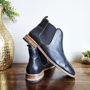Clarks Genuine Leather Women's Taylor Shine Chelsea Black Ankle Boots Size 7M